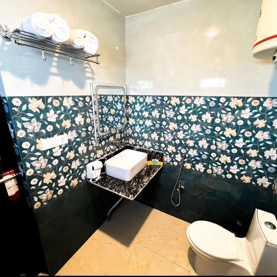 Hotel Poshwan グルマルグ エクステリア 写真
